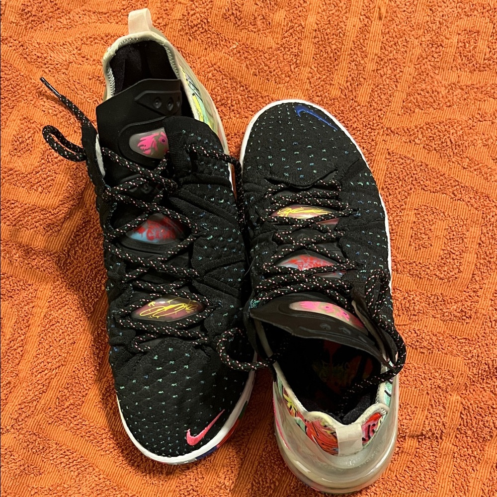 Nike Men's Black and Multicolor Sneakers